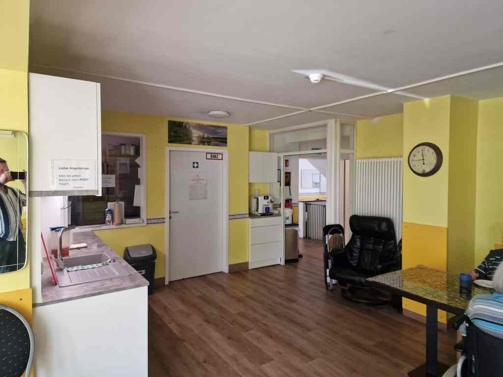 Wohnküche und Gemeinschaftsraum einer Wohngemeinschaft im Haus am Grünland